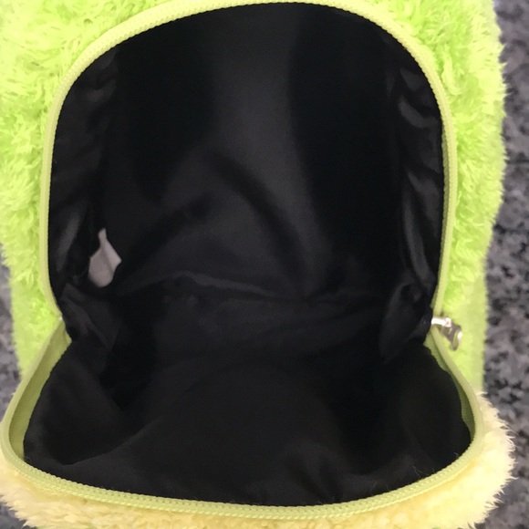Adorable fuzzy frog backpack/rolling case - Picture 6 of 6